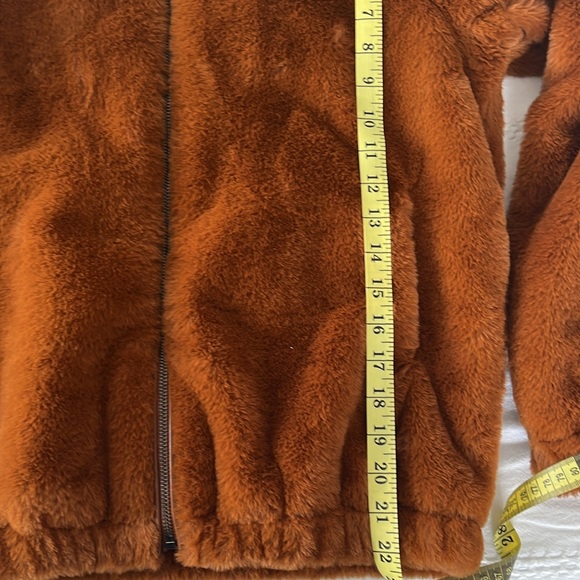 Faux fur bomber jacket - Picture 9 of 9